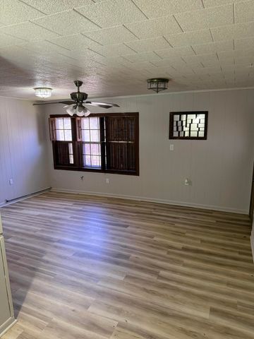 1301 Oak Dr, Leesville, LA 71446