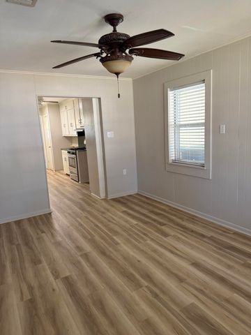 1301 Oak Dr, Leesville, LA 71446