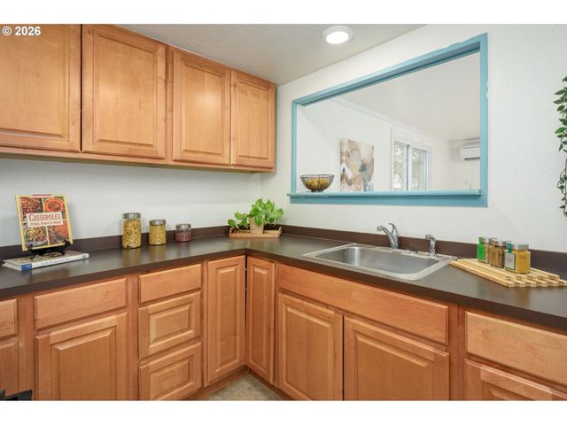 2571 ALDER St, Eugene, OR 97405