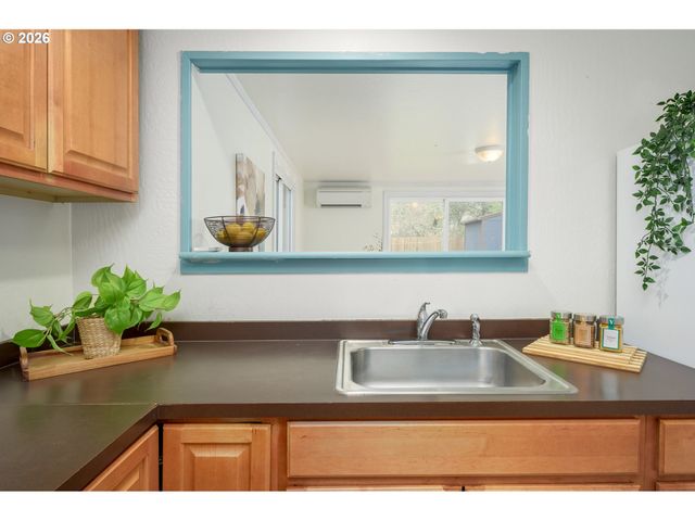 2571 ALDER St, Eugene, OR 97405