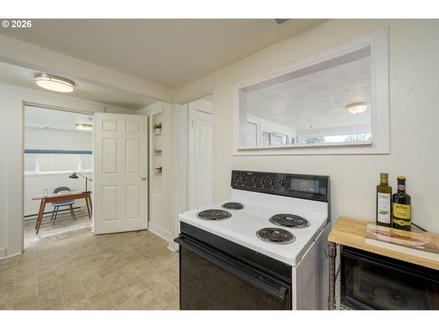 2571 ALDER St, Eugene, OR 97405