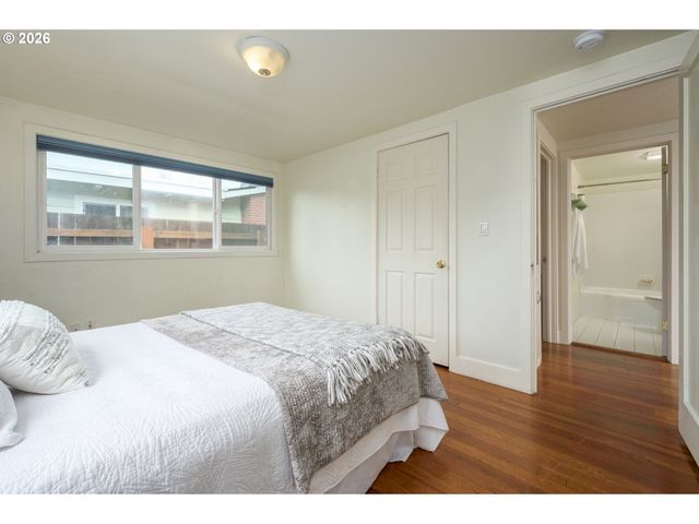 2571 ALDER St, Eugene, OR 97405