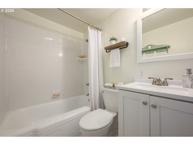 2571 ALDER St, Eugene, OR 97405