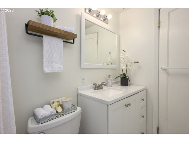 2571 ALDER St, Eugene, OR 97405