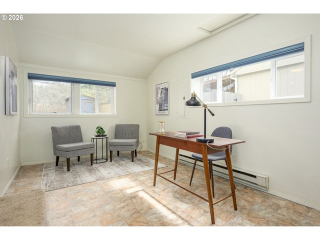 2571 ALDER St, Eugene, OR 97405