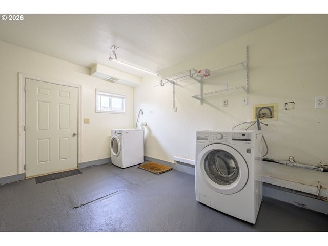 2571 ALDER St, Eugene, OR 97405