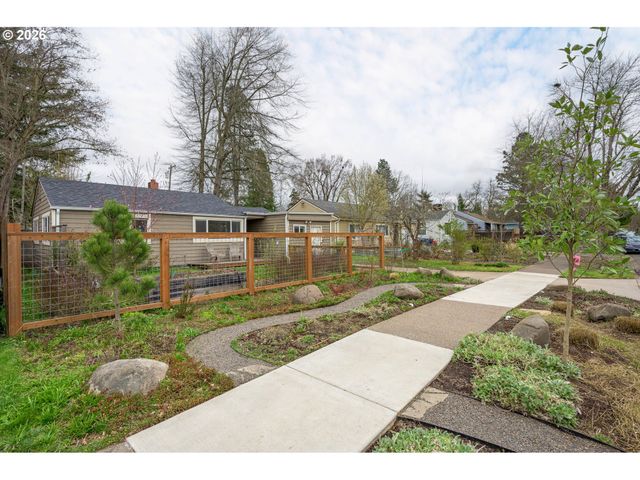 2571 ALDER St, Eugene, OR 97405