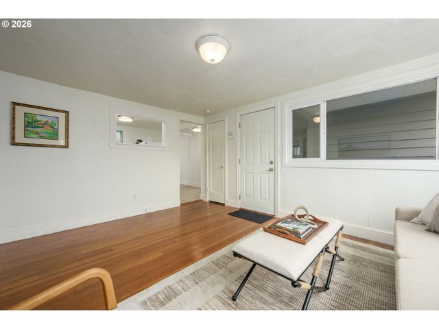 2571 ALDER St, Eugene, OR 97405