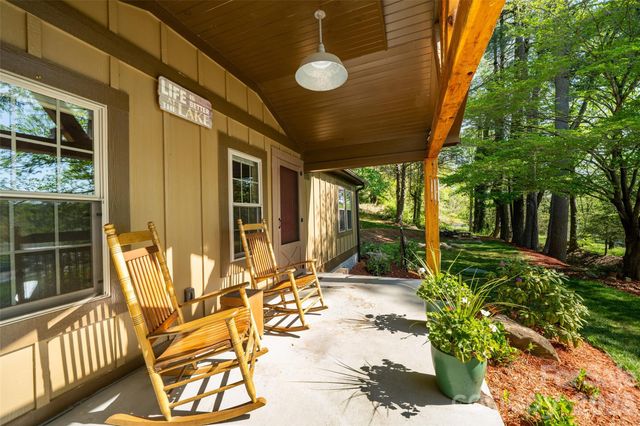 328 Old Greenville Road, Zirconia, NC 28790