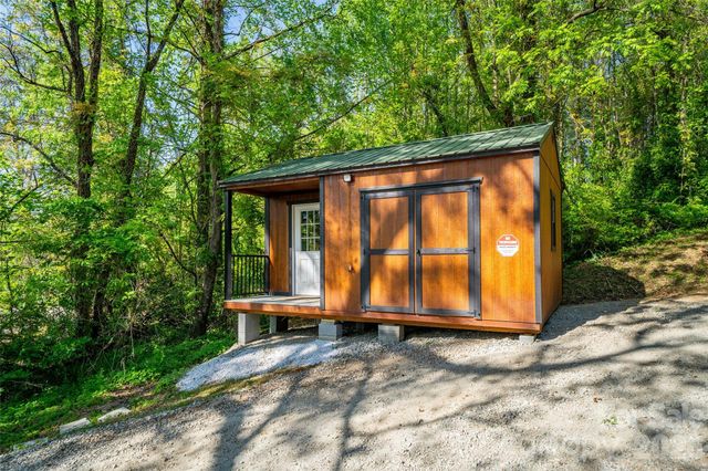328 Old Greenville Road, Zirconia, NC 28790