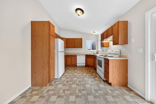 111 Wren Wood Drive, St Clair, MO 63077