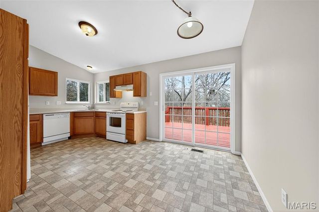 111 Wren Wood Drive, St Clair, MO 63077