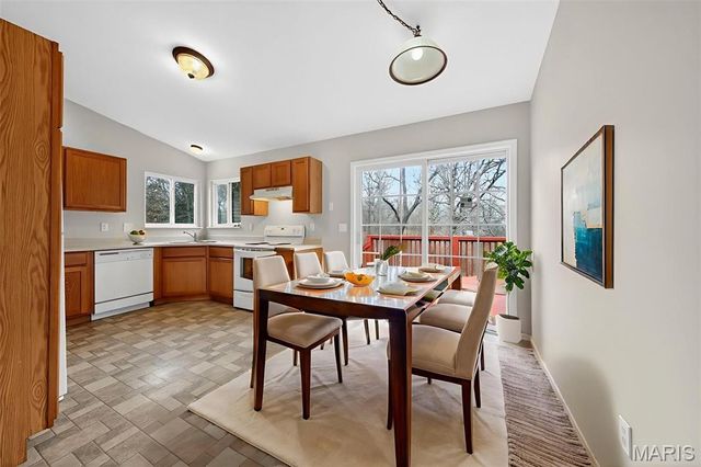 111 Wren Wood Drive, St Clair, MO 63077