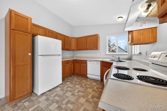 111 Wren Wood Drive, St Clair, MO 63077