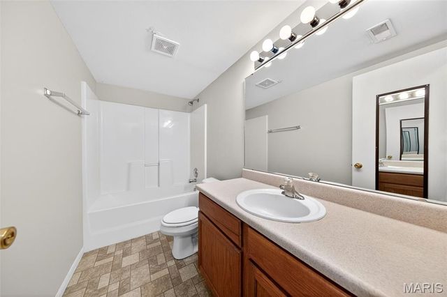 111 Wren Wood Drive, St Clair, MO 63077