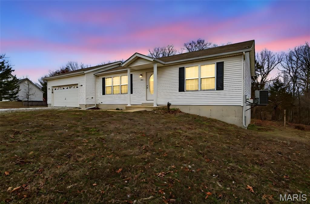 111 Wren Wood Drive, St Clair, MO 63077