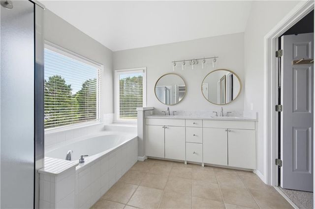8450 Woodland View Drive, Gainesville, GA 30506