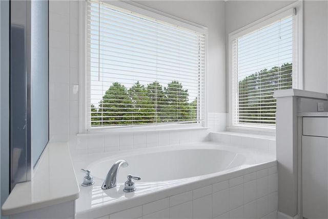 8450 Woodland View Drive, Gainesville, GA 30506