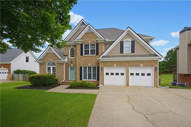 8450 Woodland View Drive, Gainesville, GA 30506