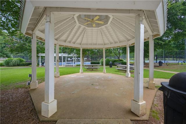 8450 Woodland View Drive, Gainesville, GA 30506