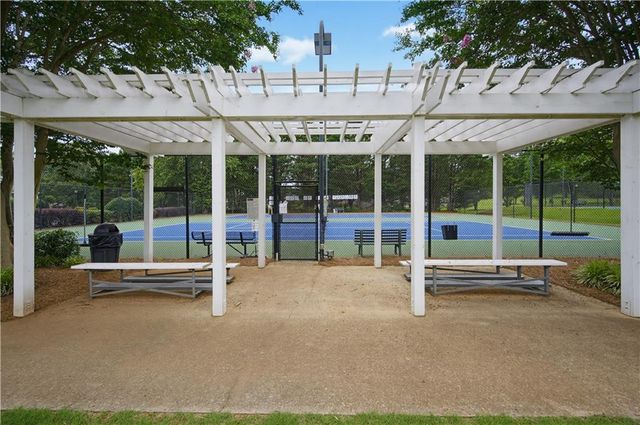 8450 Woodland View Drive, Gainesville, GA 30506