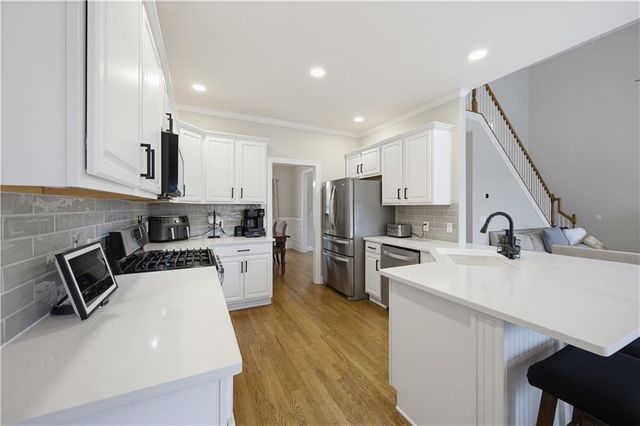 8450 Woodland View Drive, Gainesville, GA 30506