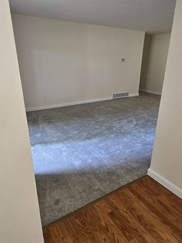 6 Louisburg Sq Apt 2, Nashua, NH 03060