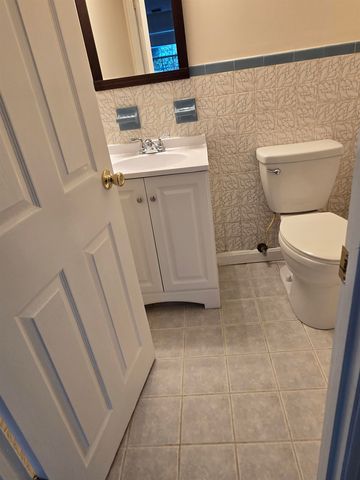 6 Louisburg Sq Apt 2, Nashua, NH 03060
