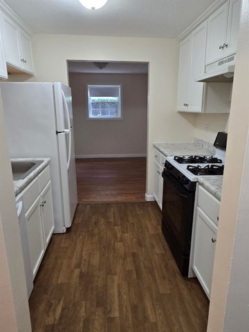 6 Louisburg Sq Apt 2, Nashua, NH 03060