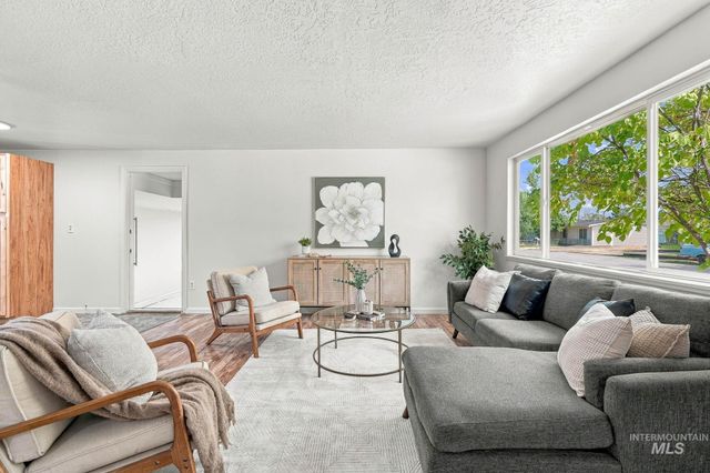 1919 S Penninger Dr, Boise, ID 83709