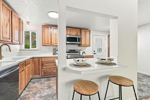 1919 S Penninger Dr, Boise, ID 83709