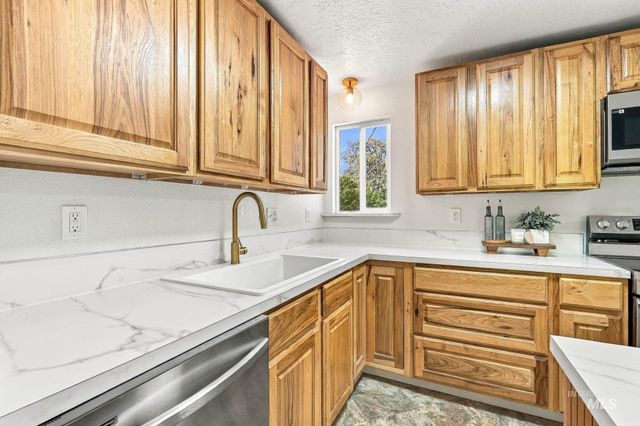 1919 S Penninger Dr, Boise, ID 83709