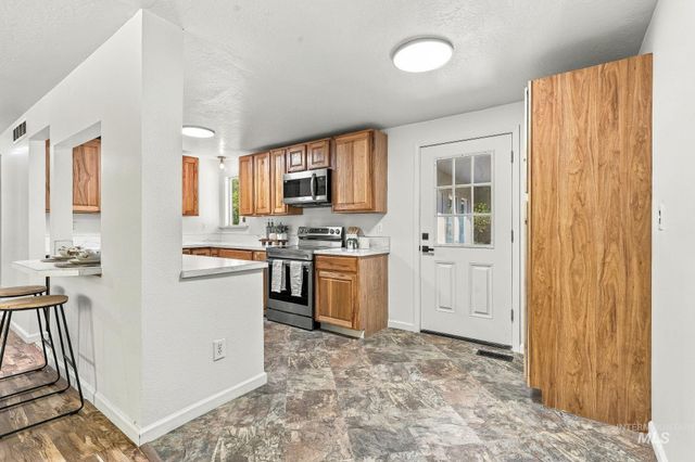 1919 S Penninger Dr, Boise, ID 83709