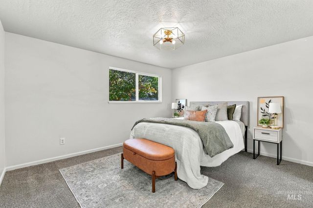 1919 S Penninger Dr, Boise, ID 83709