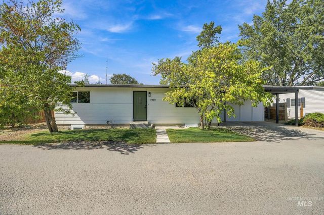 1919 S Penninger Dr, Boise, ID 83709