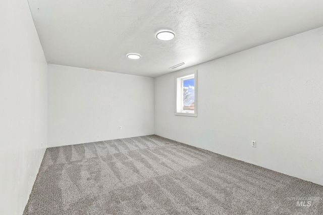 1919 S Penninger Dr, Boise, ID 83709