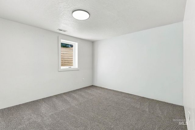 1919 S Penninger Dr, Boise, ID 83709