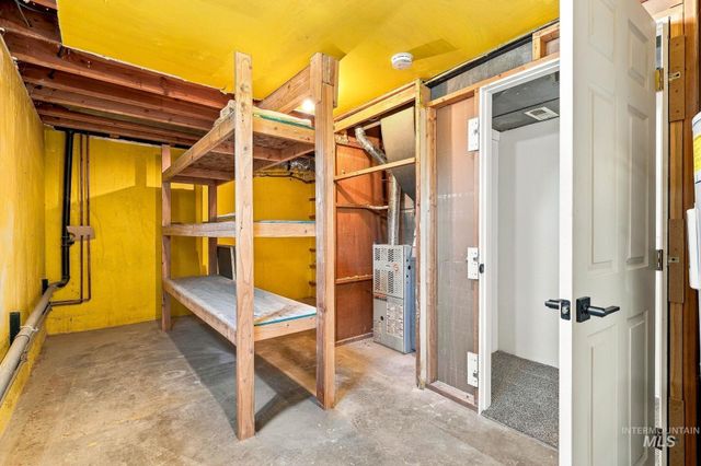 1919 S Penninger Dr, Boise, ID 83709