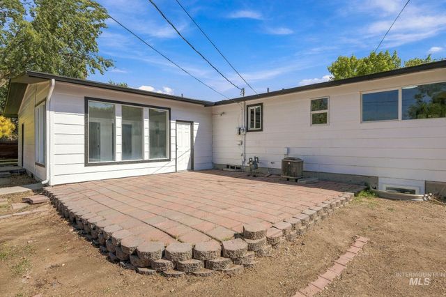 1919 S Penninger Dr, Boise, ID 83709
