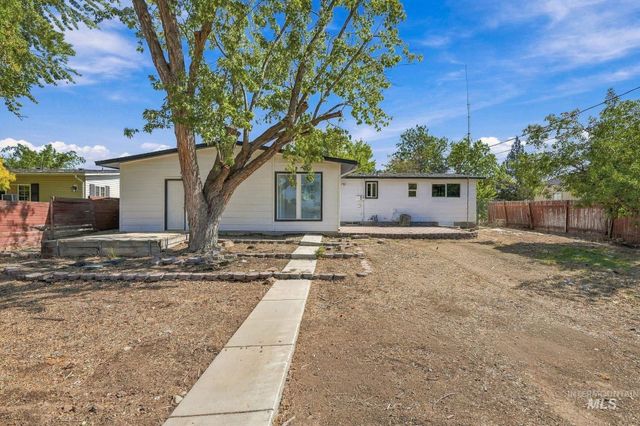 1919 S Penninger Dr, Boise, ID 83709