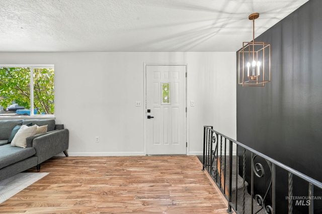 1919 S Penninger Dr, Boise, ID 83709