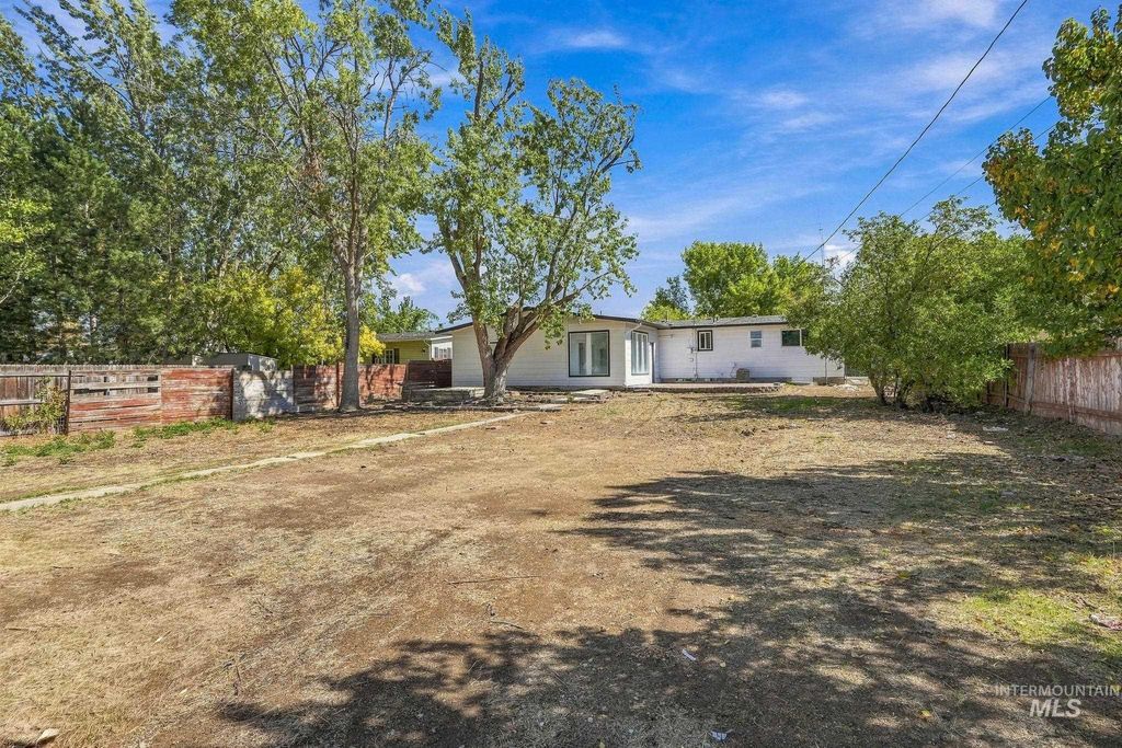 1919 S Penninger Dr, Boise, ID 83709