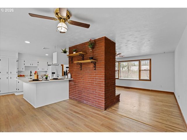 4081 HAWTHORNE Ave Ne, Salem, OR 97301