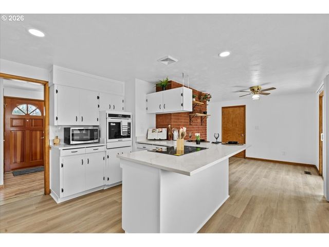 4081 HAWTHORNE Ave Ne, Salem, OR 97301