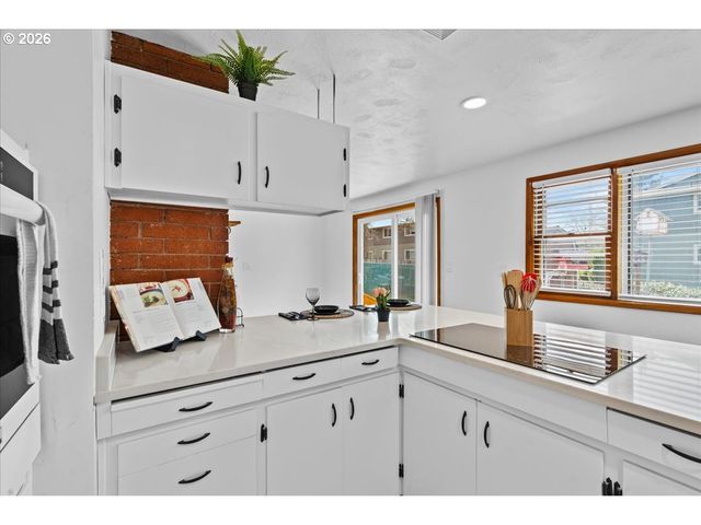 4081 HAWTHORNE Ave Ne, Salem, OR 97301