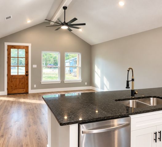907 Travis Avenue, Alvarado, TX 76009