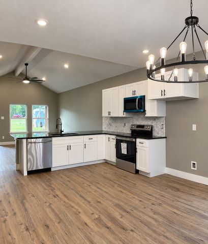 907 Travis Avenue, Alvarado, TX 76009