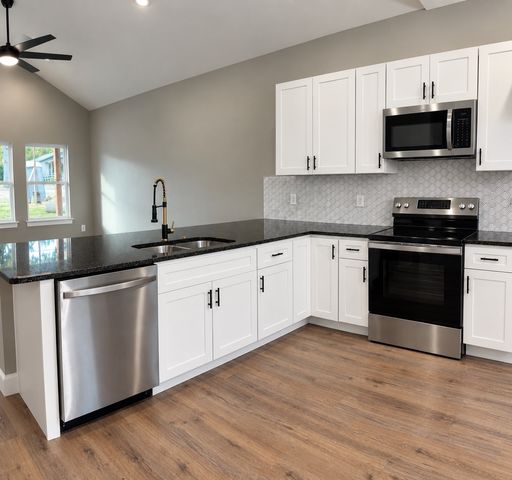 907 Travis Avenue, Alvarado, TX 76009