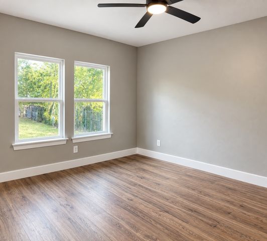 907 Travis Avenue, Alvarado, TX 76009