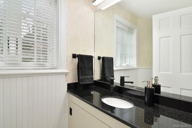 66 AKA 68 Wildway, Bronxville, NY 10708